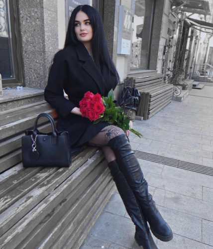 Эскортница Зарина в Москве