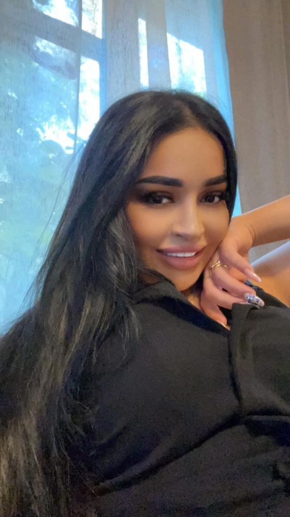 Эскортница Самира